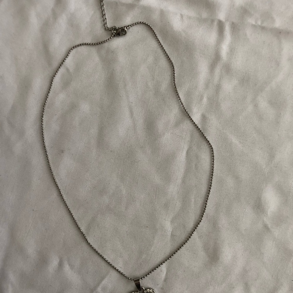 Elegant Silver Heart Pendant Necklace - costume jewelry - Picture 2 of 3